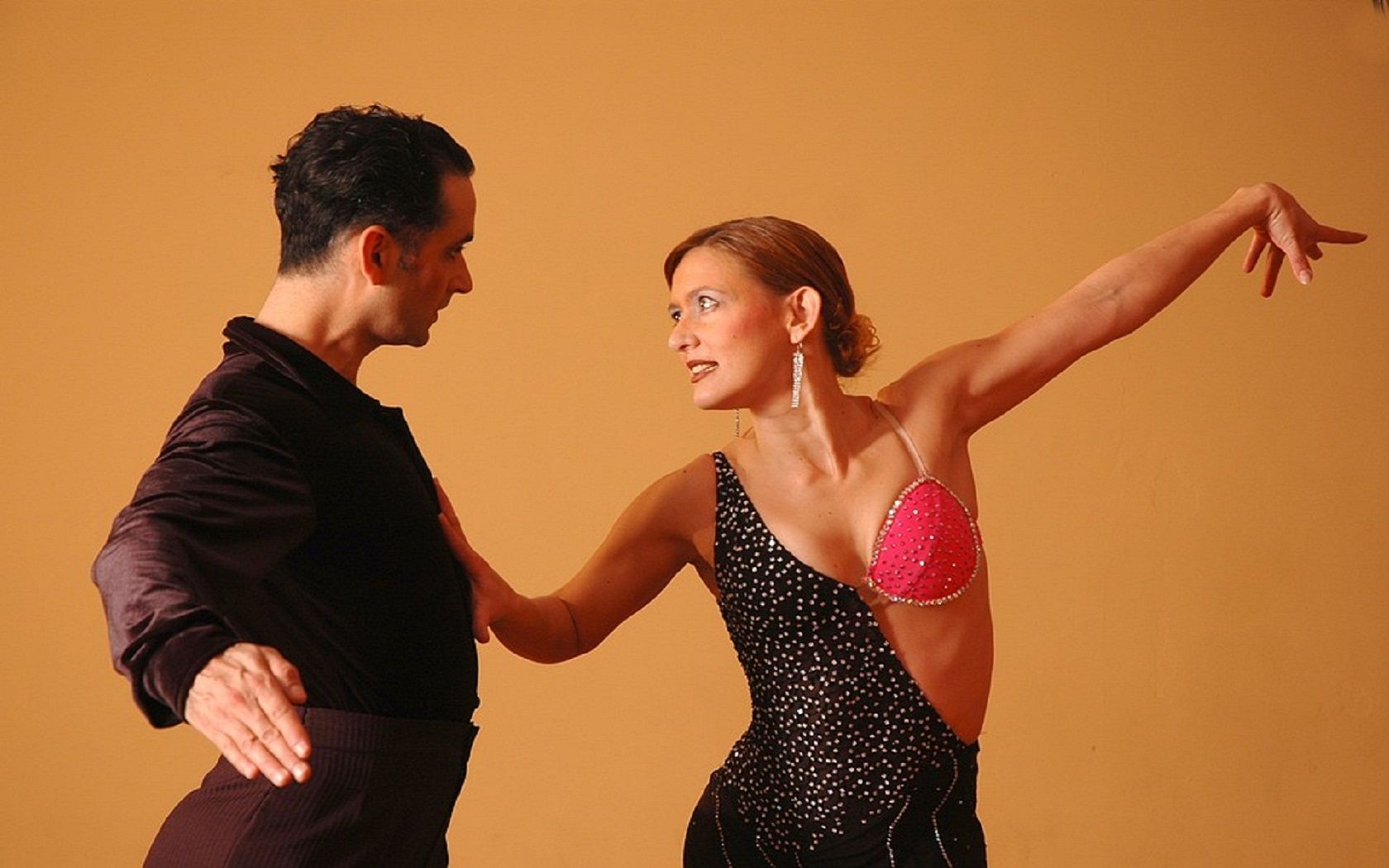 Dancing Tango Couple — © habanera / Pixabay.