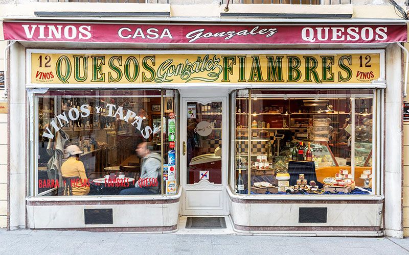 Traditional tapas bar Casa Gonzalez in Madrid — © Casa González.