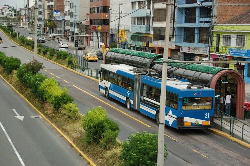 Budget Transportation in Quito: Take the public bus! — © bob / Flickr.