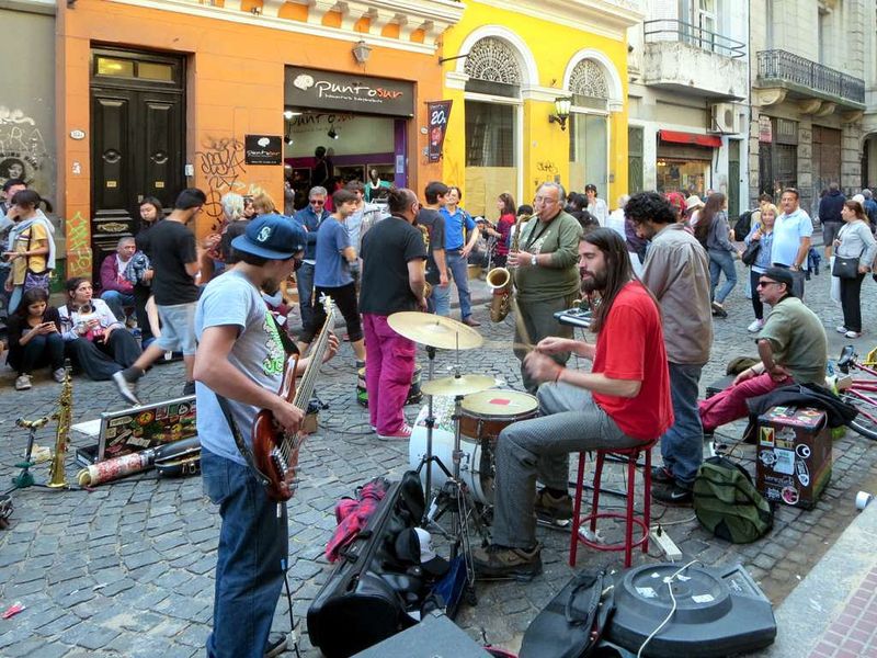 Street musicians in Buenos Aires — © David Stanley / Flickr.