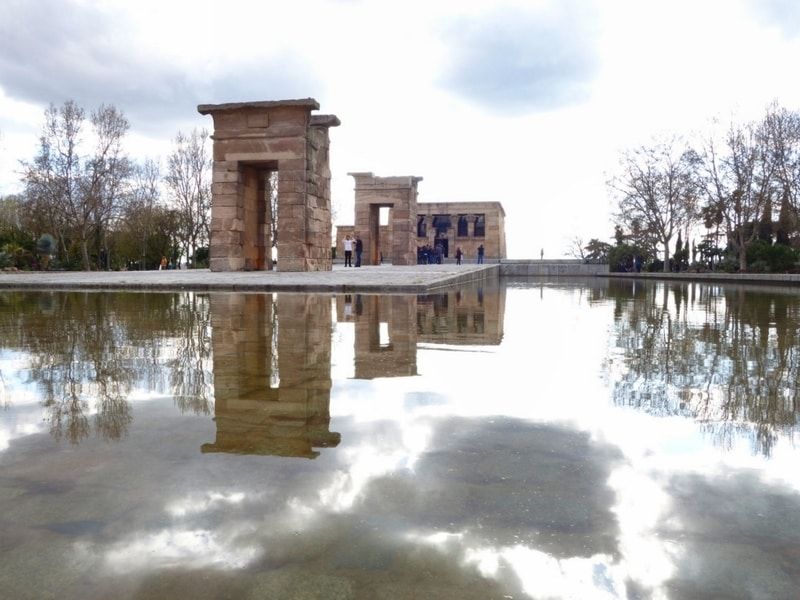 Egyptian temple in Madrid — © Jorge Rionegro / Pixabay.