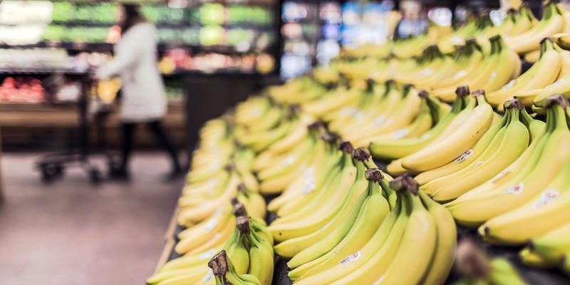Bananas in supermarket — © StockSnap / Pixabay.