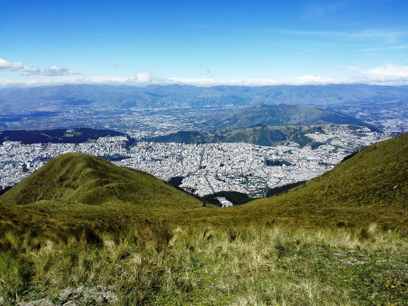 Panoramic view on Quito from Pichincha mountain — © Stella Genge.