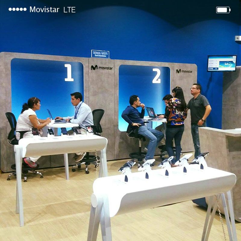 Buying a SIM card at Movistar in Ecuador — © Movistar Ecuador.