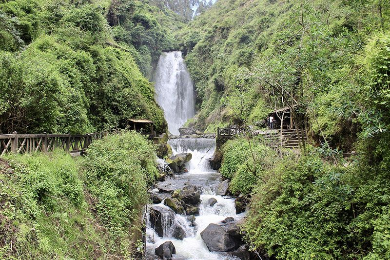 Peguche waterfall near Otavalo — © Felipe Lopez / Pixabay.