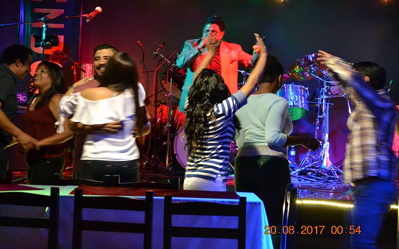 Live salsa music at La Bodeguita de Cuba in Quito — © Azúcar El Portal de la Salsa .