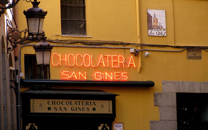 San Gines churros in Madrid — © Rubén Vique / Flickr.