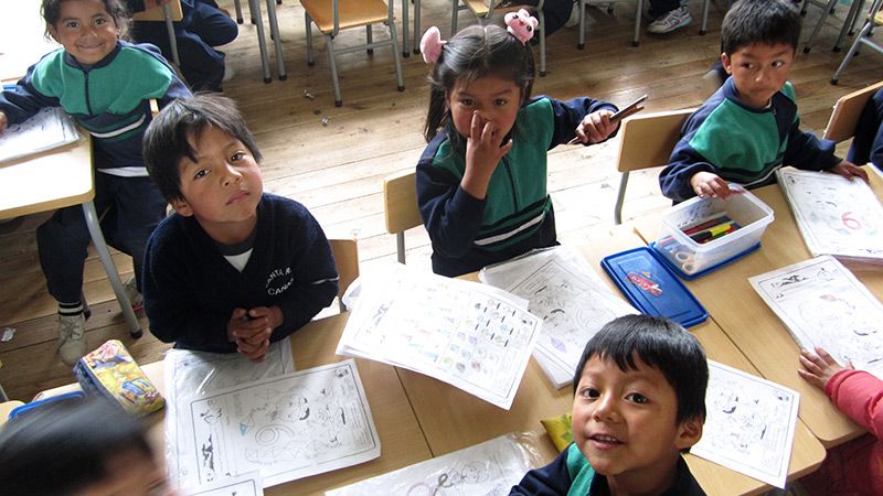 Teaching of school children in Ecuador — © Jennifer Obanla.