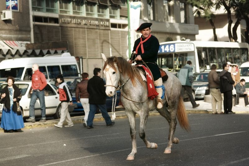 Gaucho on horseback in Buenos Aires — © Juanedc / Flickr.
