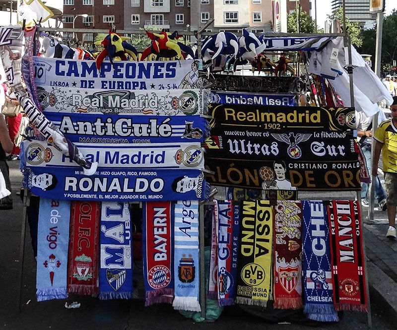 Shopping for soccer merchandise in Madrid — © Carabo Spain / Pixabay.