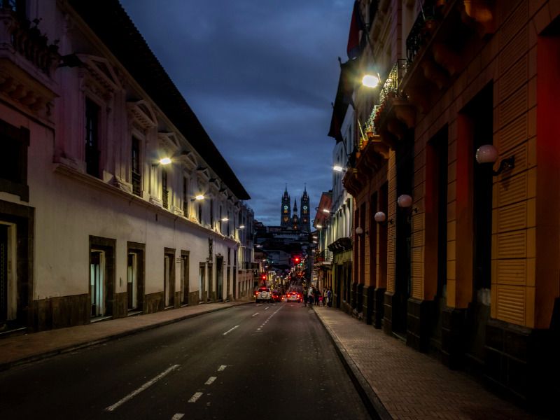 Stay safe at nighttime in Quito — © Diego Grandi / iStock.