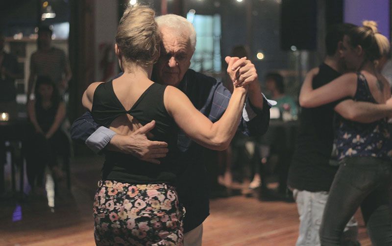 Learning to dance tango in Buenos Aires — © Chau Che Clú.