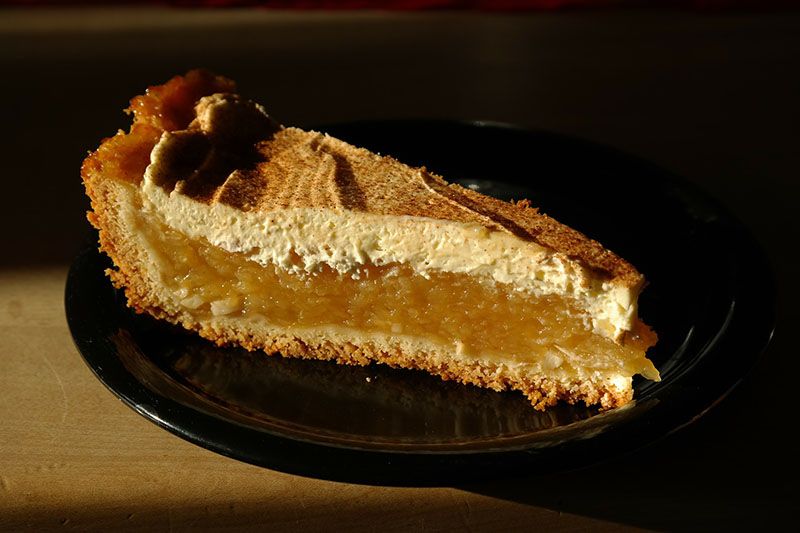 Slice of delicious fruit pie in Otavalo — © Hans Braxmeier / Pixabay.