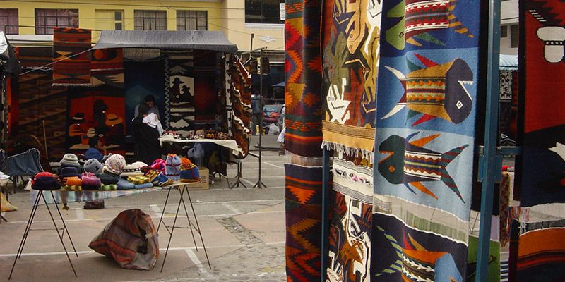 Traditional textiles in Otavalo — © Instituto Superior de Español.
